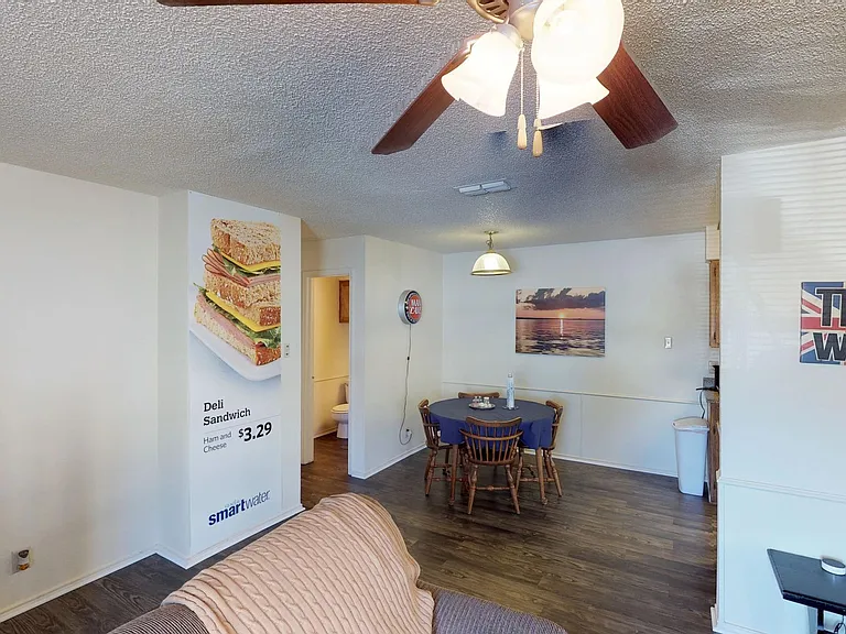 521 W Sycamore St — Photo 26