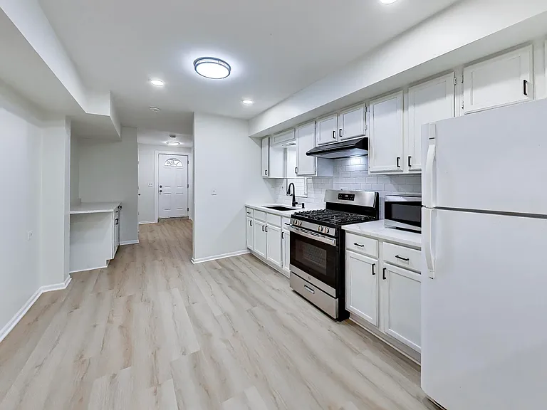 3115 N Oakley Ave #G — Photo 6