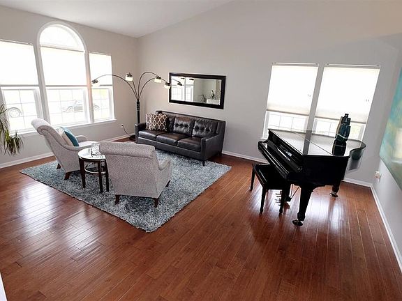 4th image of 9666 Wexford Dr