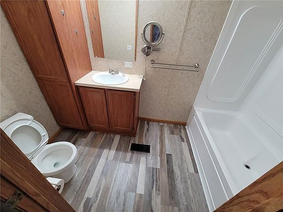 4th image of 110 Timberlake Dr