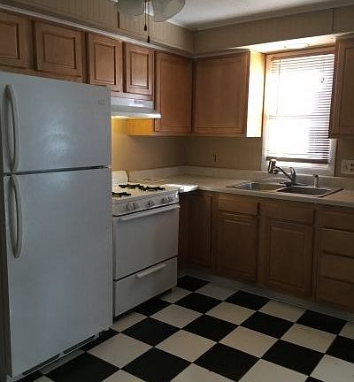 4th image of 630 N Rockford Ave