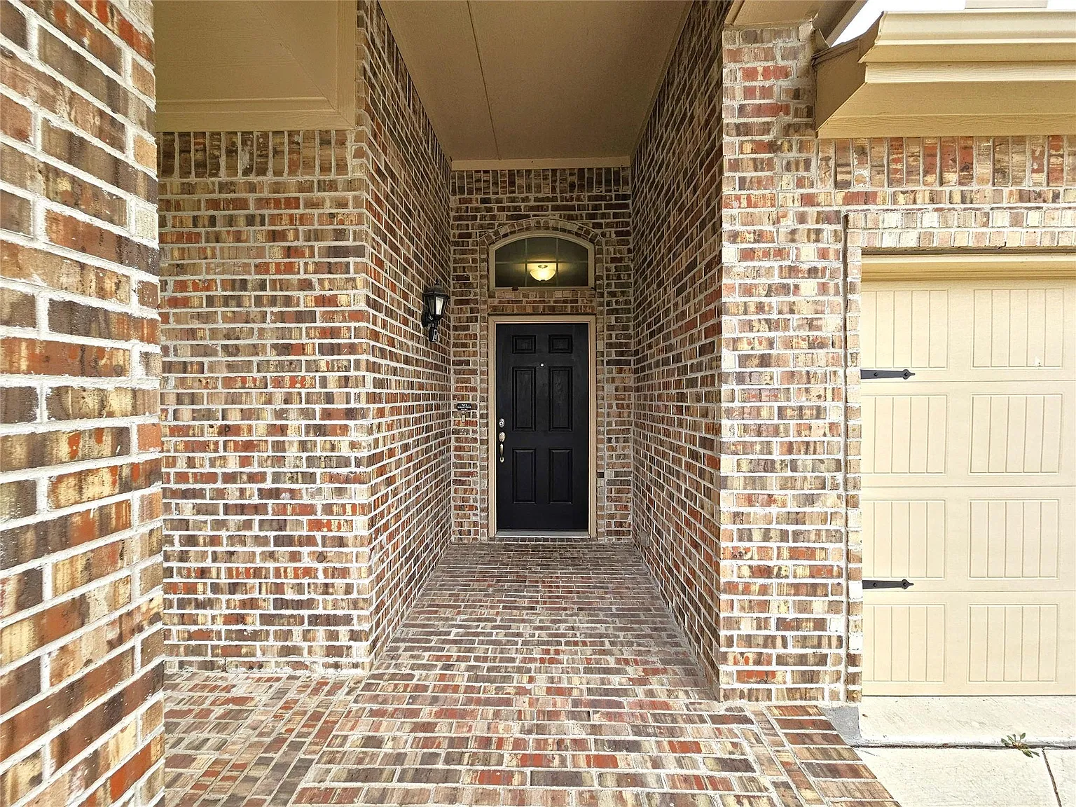 3 bed, 1852 sqft, $2,400 — Photo 3