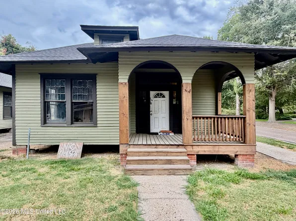 203 W 3rd St, Leland, MS 38756