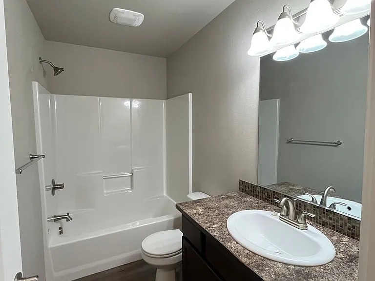 2328 Verona St #101 — Photo 13