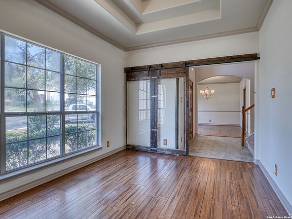 4th image of 18310 DIAMOND CIR