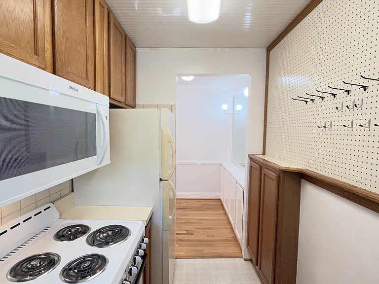 819 S Alfred St #2 — Photo 6