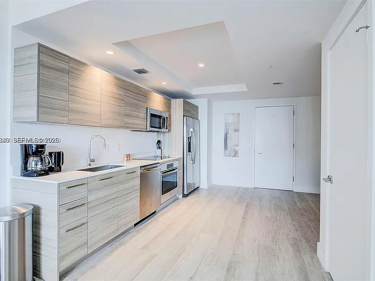121 NE 34th St #806 — Photo 5