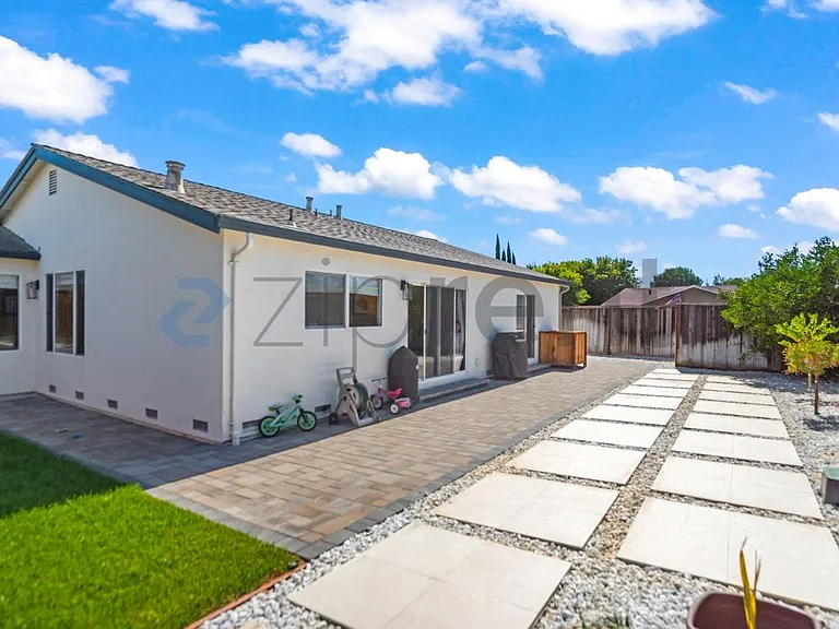 2211 Fountain Oaks Dr — Photo 30