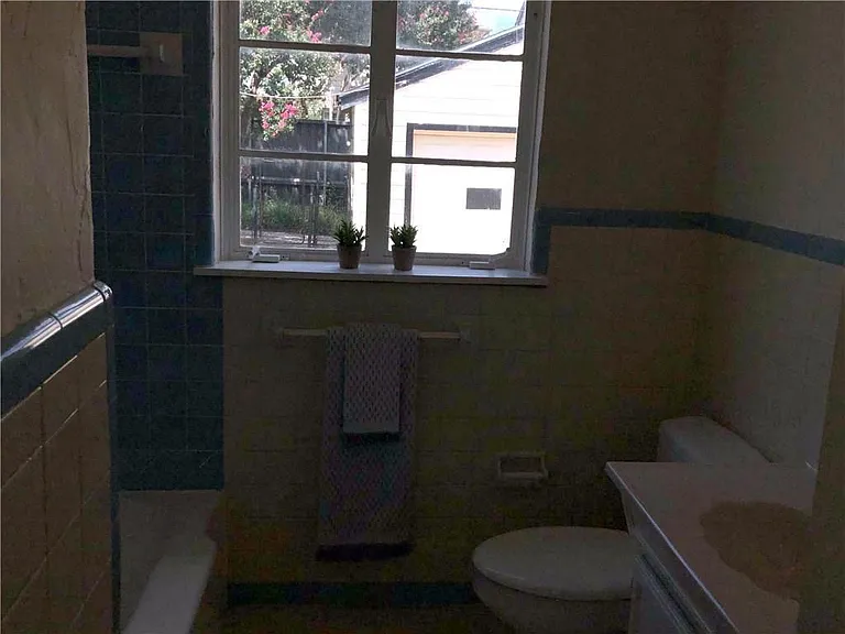 6215 Kenwood Ave — Photo 15