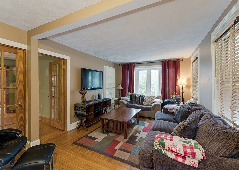 26 Pound Hill Rd, North Smithfield, RI 02896 Zillow