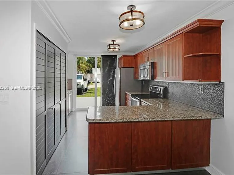 12340 SW 20th Ter #Townhouse 12340 — Photo 6