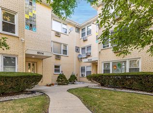 5700 W Montrose Ave #3B, Chicago, IL 60634
