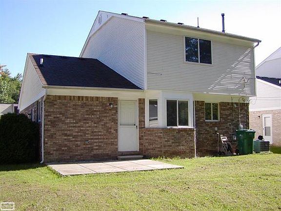 4th image of 25164 Orchid St