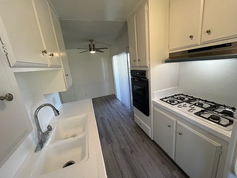 812 N Martel Ave #10 — Photo 11