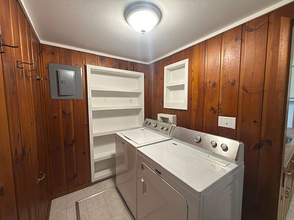 5th image of 2602 W John St