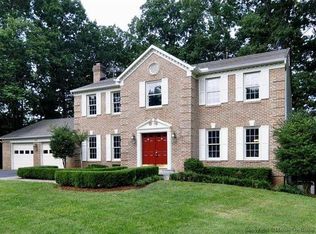 900 Holly Creek Dr, Great Falls, VA 22066