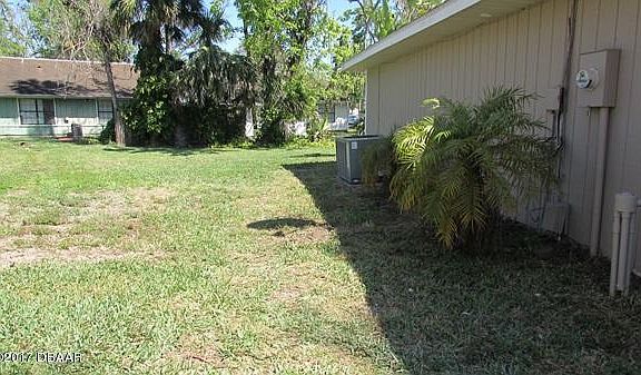 4th image of 1047 Oak Forest Cir
