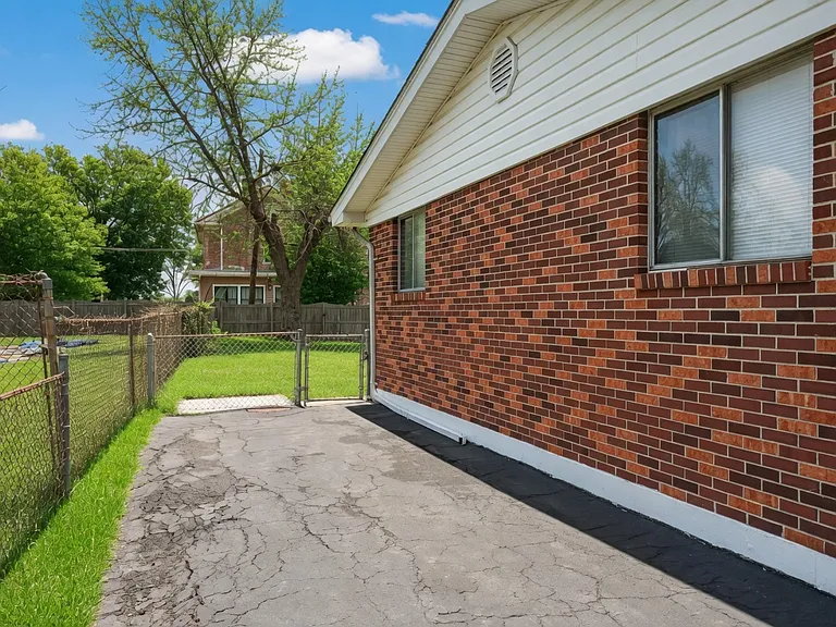 1553 Cove Ln — Photo 47