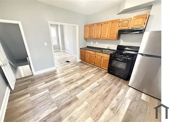 1120 N Luzerne Ave — Photo 5
