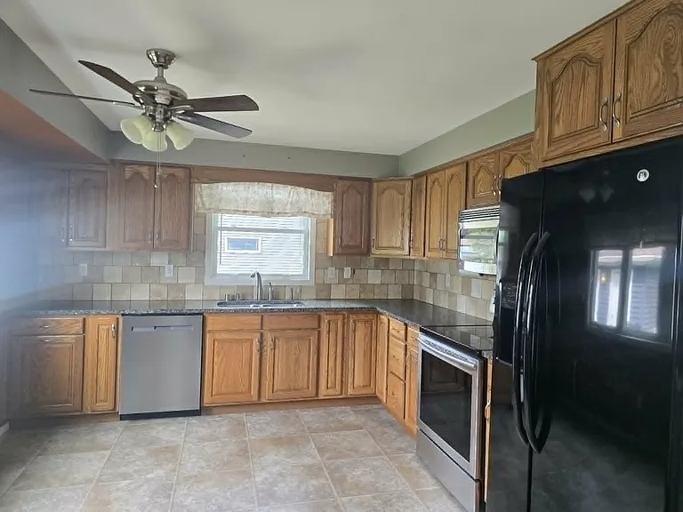 1146 Redwood Ln — Photo 22