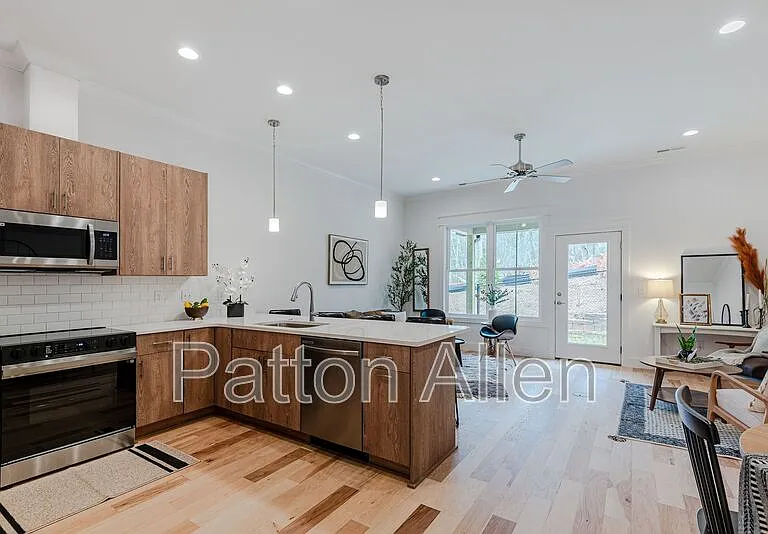 153 Collin Pl #16 — Photo 4