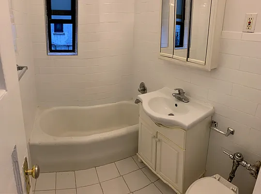 Rented by Living Dream Realty | media 45