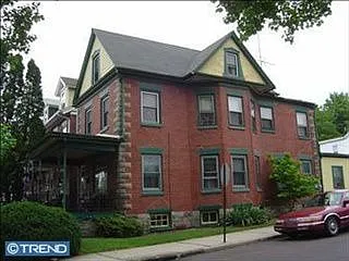 352 N Hanover St photo 1