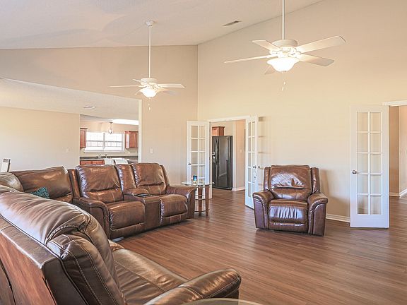 4th image of 17231 Excalibur Cir