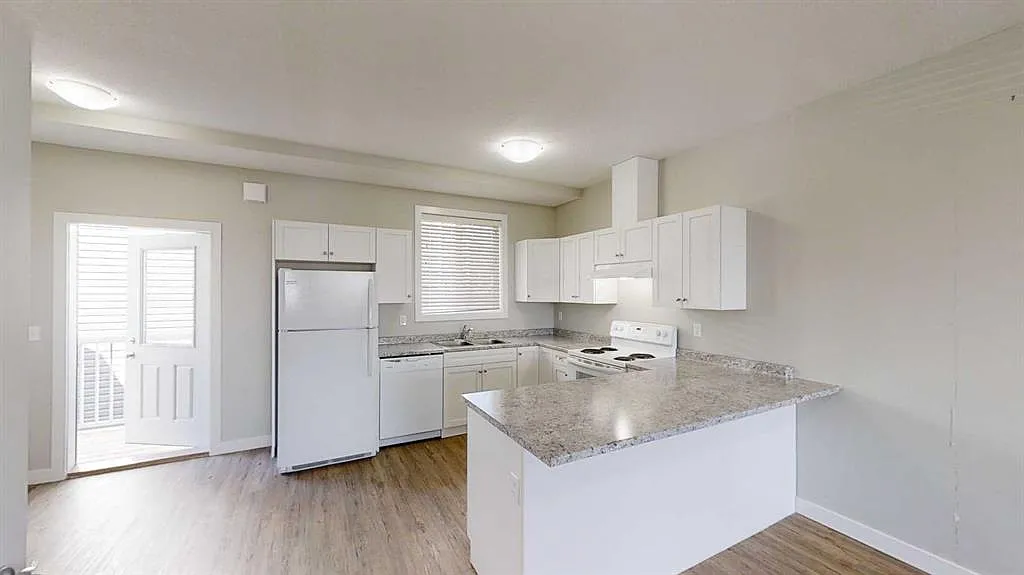 3 bed, 2.5 bath, 1175 sqft, $1,700 — Photo 2