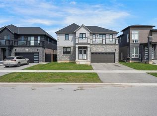 8077 Brookside Dr, Niagara Falls, ON L2H3T9