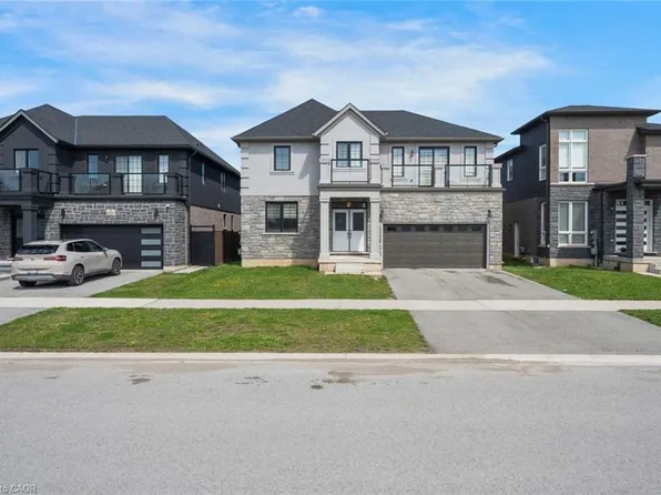 8077 Brookside Dr, Niagara Falls, ON L2H 3T9