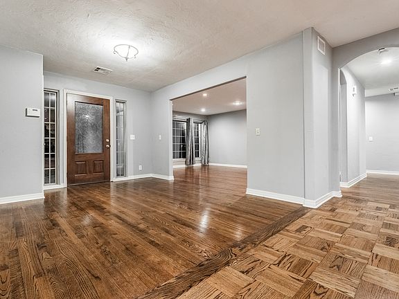 3rd image of 1906 Dorchester Dr
