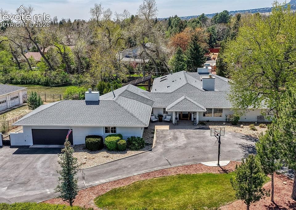 1st image of 11 Polo Dr