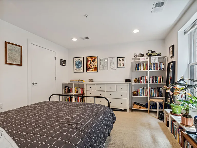 732 Lamont St NW #202 — Photo 11