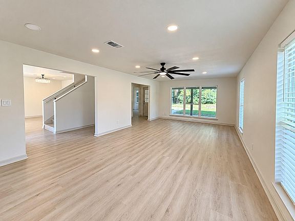 5th image of 740 River Plantation Dr