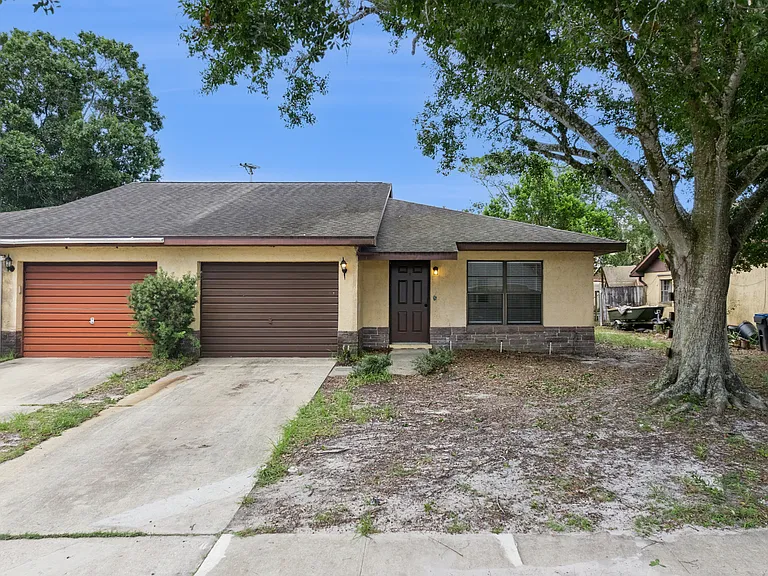 145 E Towne Pl — Photo 19