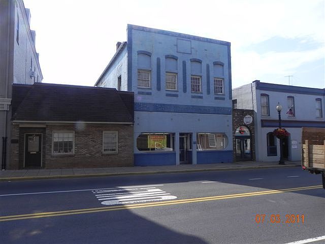 1st image of 107C E Davis St