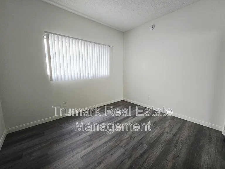 14605 Burbank Blvd #103 — Photo 5