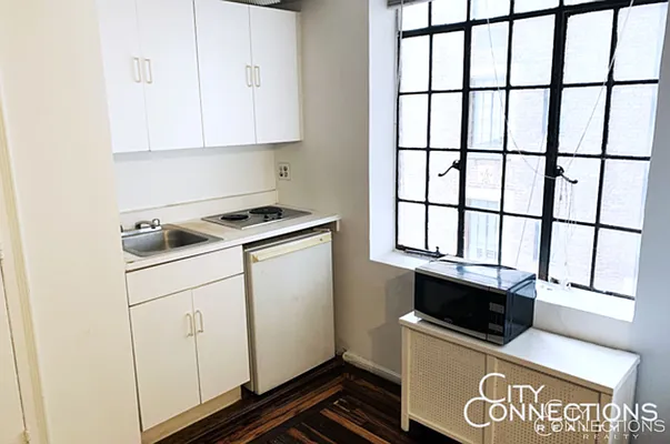 Rented by City Connections Realty | media 4