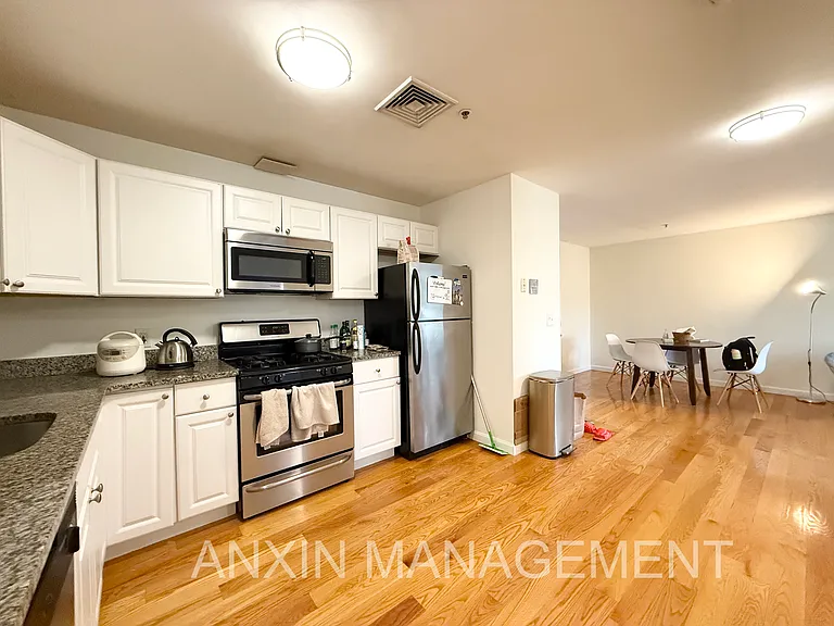 660 Cambridge St #401 — Photo 2