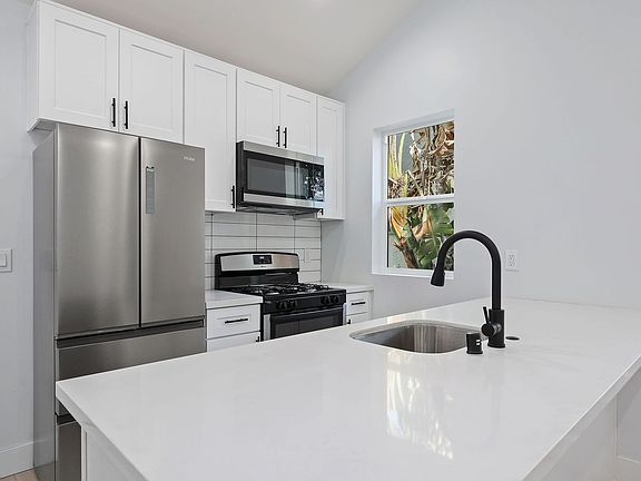 4th image of 2497 N Beachwood Dr #2496