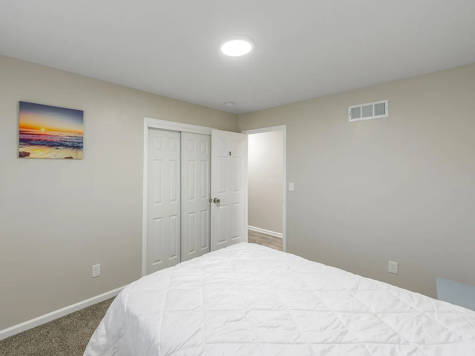 4 bed, 3.0 bath, 1800 sqft, $689 — Photo 2