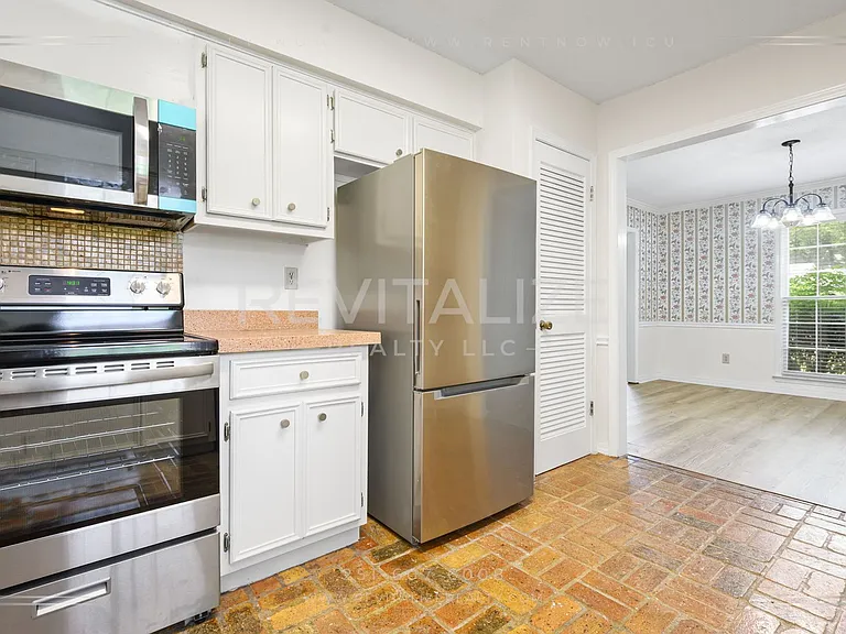 1211 Vendome Dr W — Photo 25