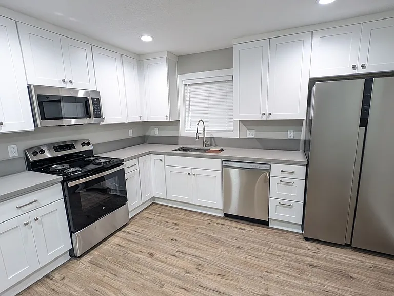 1660 SE Oak Grove Blvd — Photo 9