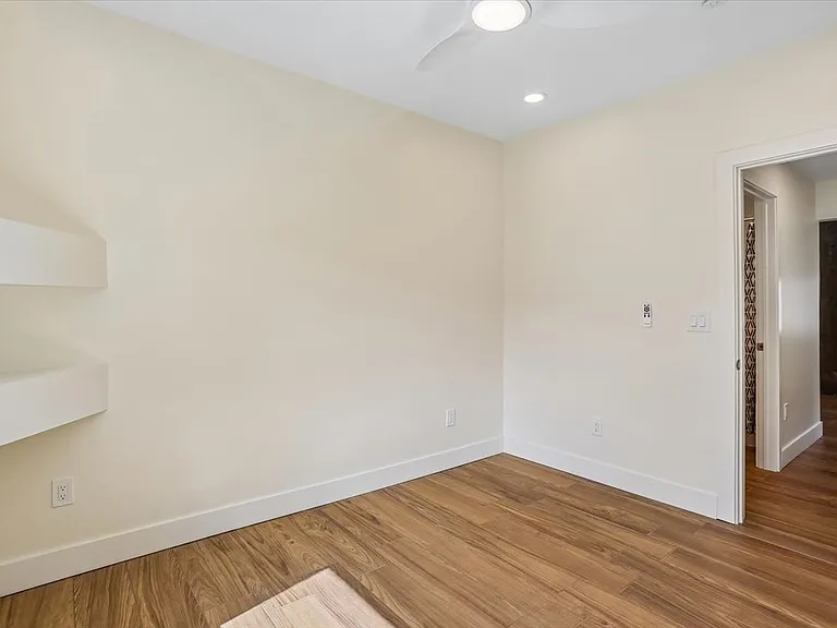 24875 Old Hundred Rd — Photo 33