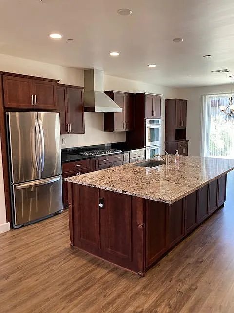 4 bed, 2.5 bath, 2260 sqft, $5,800 — Photo 2