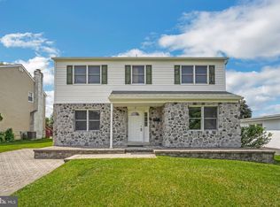 2 Franklin Getz Dr, Broomall, PA 19008