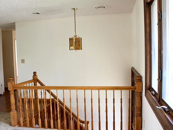 5th image of 88 Brookfield Ave