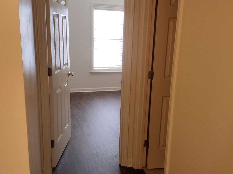 2nd image of 2556 Ambassador Ct