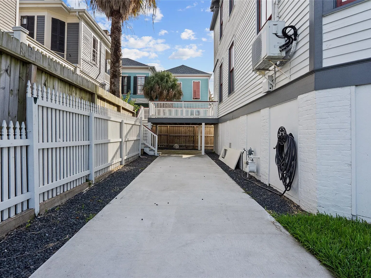 4 bed, 2.0 bath, 1538 sqft, $3,600 — Photo 2